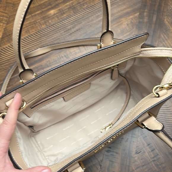 Michael Kors Tan Satchel Elegant Leather Design - Picture 3 of 7
